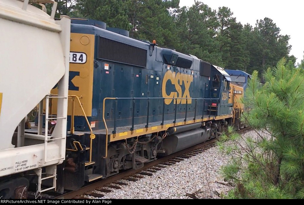 CSX 95 and 2684 roll mixed freight southbound